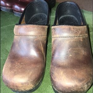 Dansko Shoes Size 35 (5-5.5)